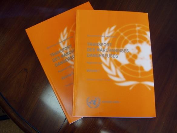 Regulamentação aplicável ao transporte internacional de mercadorias perigosas Comité TDG/GHS e Subcomité TDG Recomendações da UN (Regulamento-Tipo) ou Livro Laranja