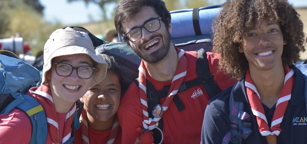 5.1. Encontro de Guias no Agrupamento Este encontro deve ter duas vertentes: a) Valorização do guia Será um espaço com dinâmicas, jogos para ajudar o guia no seu trabalho quotidiano e ou ofertas de