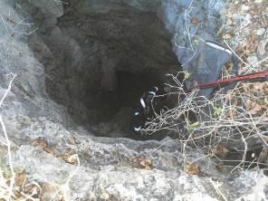 C2 ou Caverna do Guano A Caverna do Guano não apresenta complexidade ou grande extensão, sendo formada por