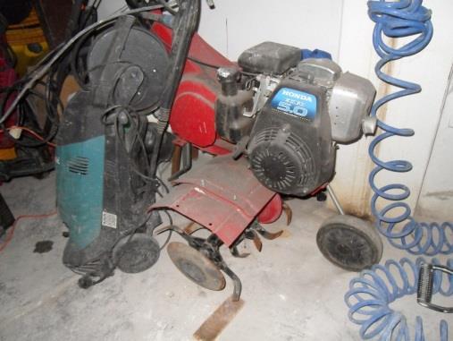 destroçador de madeira com motor marca Benza, referencia BIO555ROG, ano 2008, motor a gasolina, serrote disco referencia Opfi SF 315