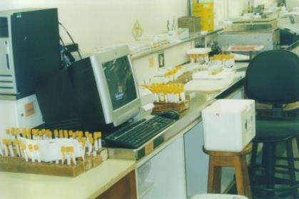 EXPERIÊNCIAS DE CLIENTES: Hematologia Duas formas de utilização das caixas CLEAN BOX II: 1- Descarte de tubos de coleta