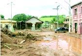 No ano passado, a Força participou intensamente do apoio Vista parcial da cidade de Guidoval-MG após a enchente.