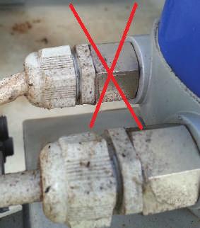 !! Os prensa-cabos devem ser apertados até que o cabo não se mova facilmente, garantindo vedação; Usar os cabos fornecidos com o sensor com diâmetro