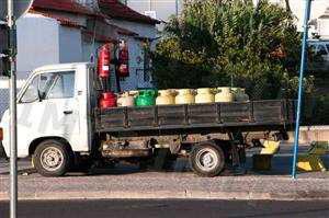 Sim, mas apenas o transporte efetuado por veículos de grandes dimensões. Sim.