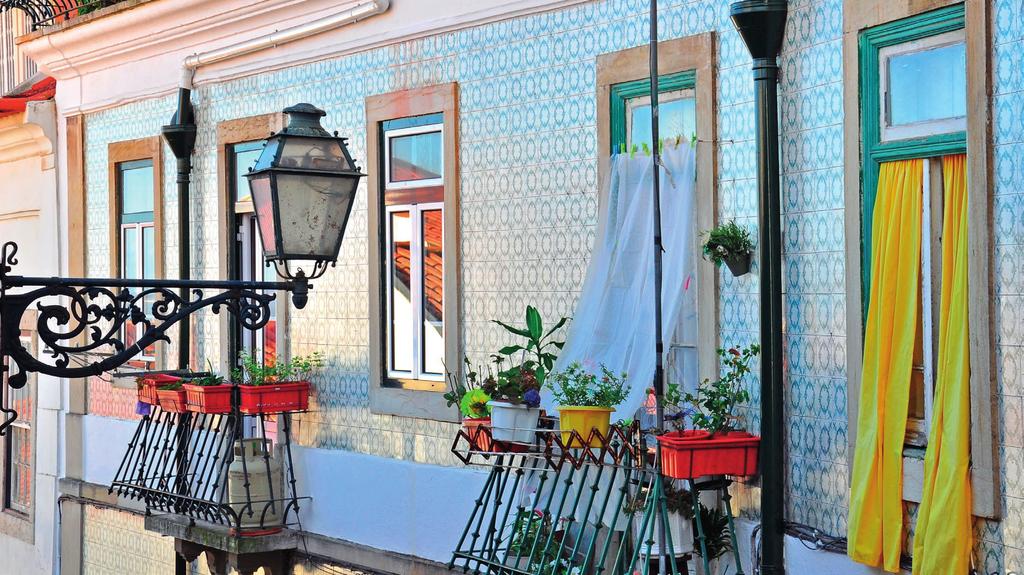 ARQUITECTURA POPULAR CENTRO AZULEJO EM LISBOA Enquanto no resto da Europa se pintava em tela, muitos artistas em Portugal pintavam em azulejos.