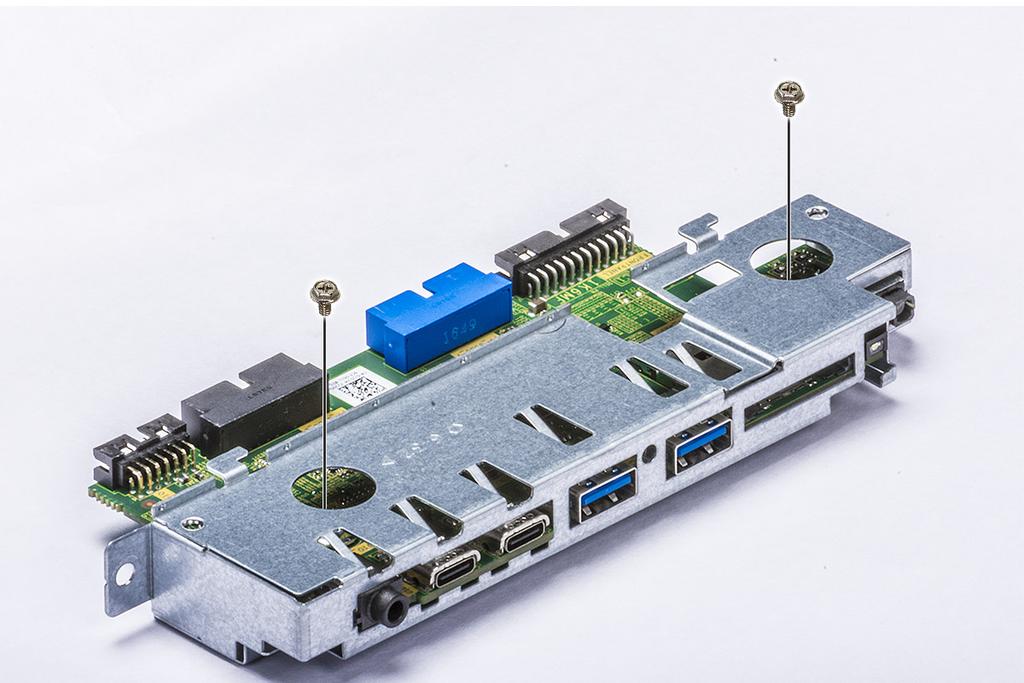 d suporte da placa PCIe e bezel frontal f defletor de ar g tampa lateral 6 Siga o procedimento descrito em Após trabalhar na parte interna do computador.