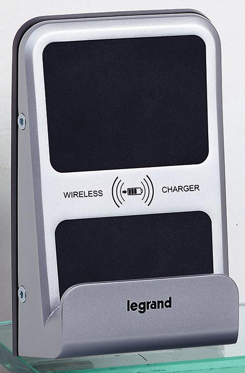 Temos solução para si: coloque o seu smartphone no carregador por indução Legrand e a bateria será facilmente alimentada (sem fios) a qualquer momento, em qualquer lado.