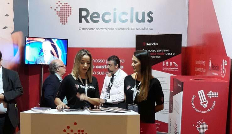 Março / Abril 2018 - página 3 Reciclus na convenção ABRAS A Reciclus esteve presente com um estande na 52ª edição da Convenção ABRAS, evento realizado pela Associação Brasileira de Supermercados em
