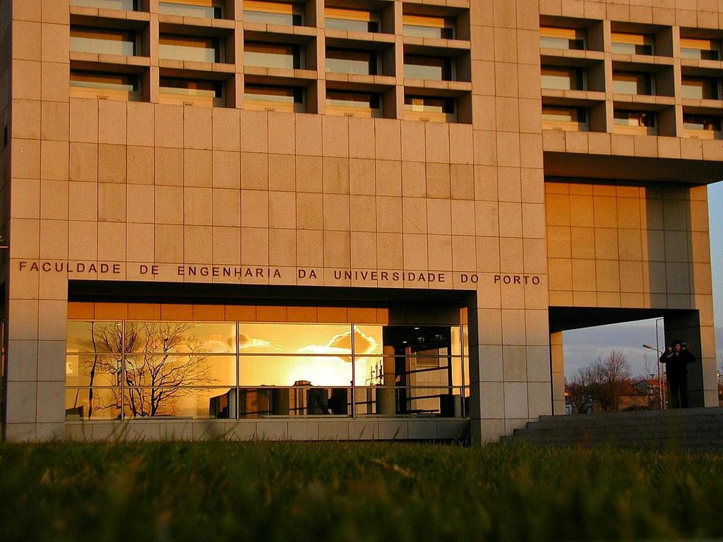 Universidade de Engenharia do Porto, PORTUGAL Reitoria da Faculdade de Engenharia do Porto Faculté de Génie (Ingénierie) de l Université