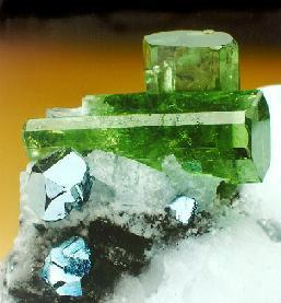 Mineral É um elemento ou composto químico, via de regra resultante