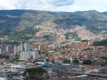 A cidade, portanto, possui 249 bairros oficiais e 5 (cinco) Corregimientos. (Figuras 36 e 37). Figs.