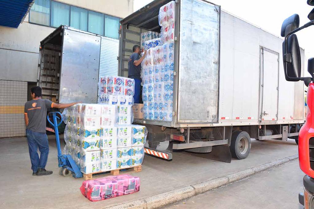 Carga Fracionada Normalmente usada por pequenas e médias empresas a carga fracionada é aquela que não ocupa totalmente o veículo e, por essa razão, o espaço é dividido com outras cargas.