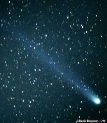 Cometas Hyakutake 1996 PARTES : NÚCLEO : região central, é formado por gases congelados, gelo e restos de rochas. Tamanho de aproximadamente uma montanha da Terra.