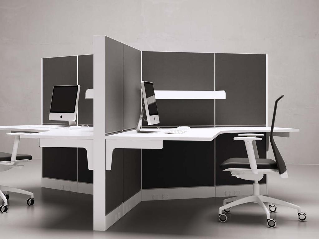 Set of 3 workstations with metallic accessories supported on the screens.