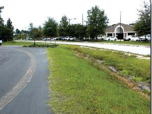4 - Faixa de filtro gramada ao longo de uma estrada. Fonte: http://crd.dnr.state.ga.us/assets/documents/ggg3c.