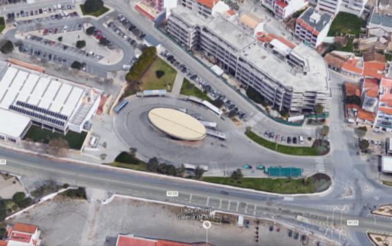 Terminal dispõe, na sua envolvente, de uma oferta gratuita de lugares de estacionamento, com uma procura considerável, que se distribuem pela Rua Jacinto Correia e junto à piscina municipal.