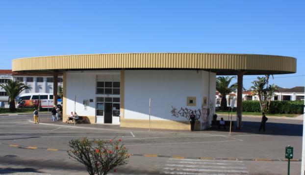 O Terminal Rodoviário dispõe de uma sala de espera com boas condições de conforto, possuindo ainda lugares sentados e abrigados na zona de embarque.