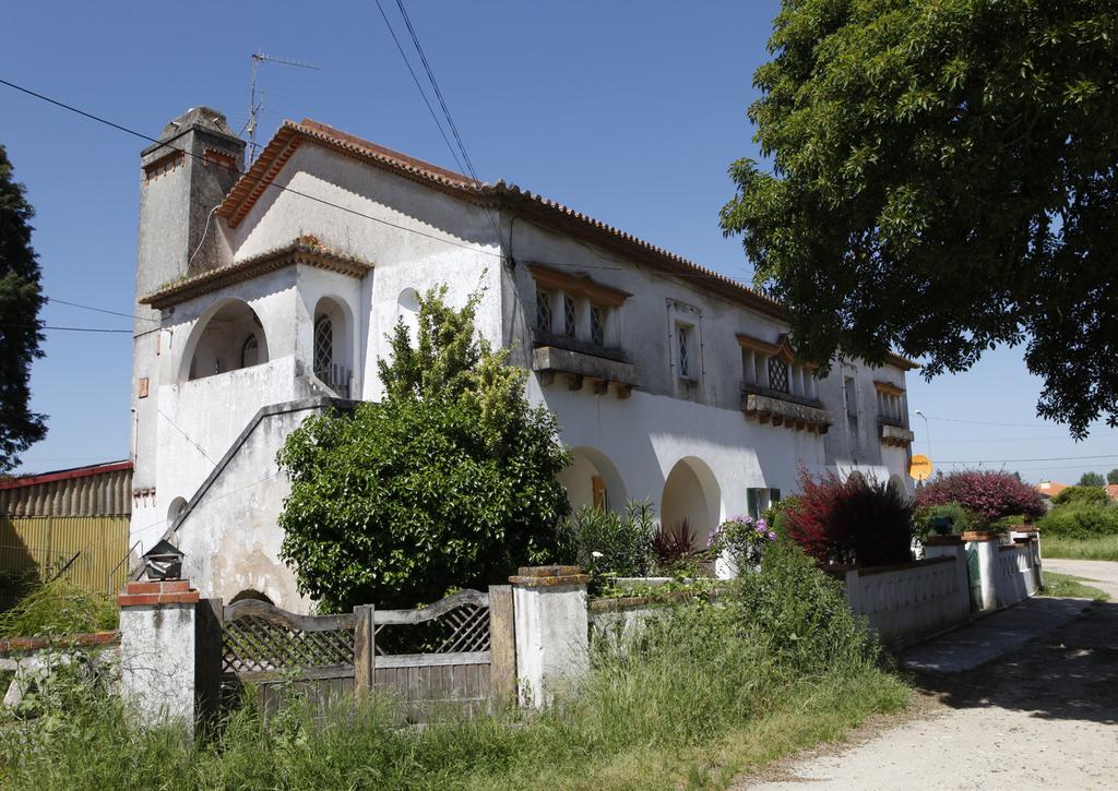 VISITAS 11, 19, 23 e 29 AGO 11:00-12:00 BAIRRO OPERÁRIO, PASSO A PASSO A Fábrica de Porcelana da Vista Alegre não é apenas um local para a produção de objetos cerâmicos.