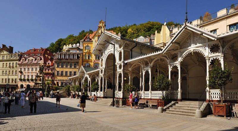 13º Dia 10 de setembro (seg) PRAGA (OPCIONAL Karlovy Vary Praga) Dia livre. Sugestão de saída para Karlovy Vary. /125km/. É a mais famosa cidade balnearia da Republica Checa.