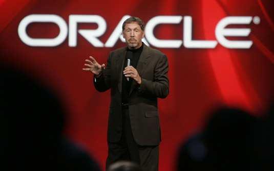 Direitos da empresa Oracle Larry Ellison, diretor-executivo da Oracle, no evento Oracle Open World, em setembro de 2008 (Anunciou a compra