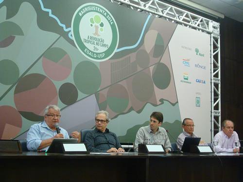 O evento contou com a participação de executivos, gestores públicos, cientistas, consultores e especialistas nacionais e internacionais, alem da ONG Grupo Dispersores