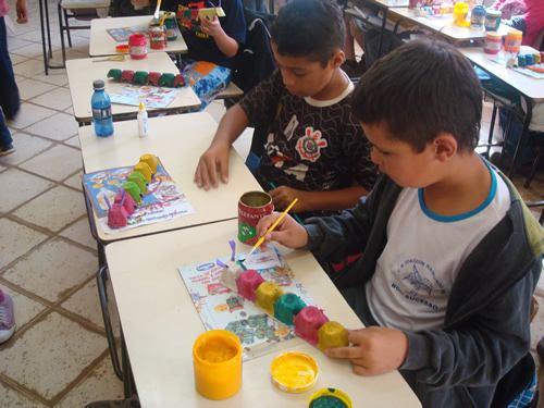 Essa conscientização se fez também com os pais, pois os alunos ajudaram a convencê-los a