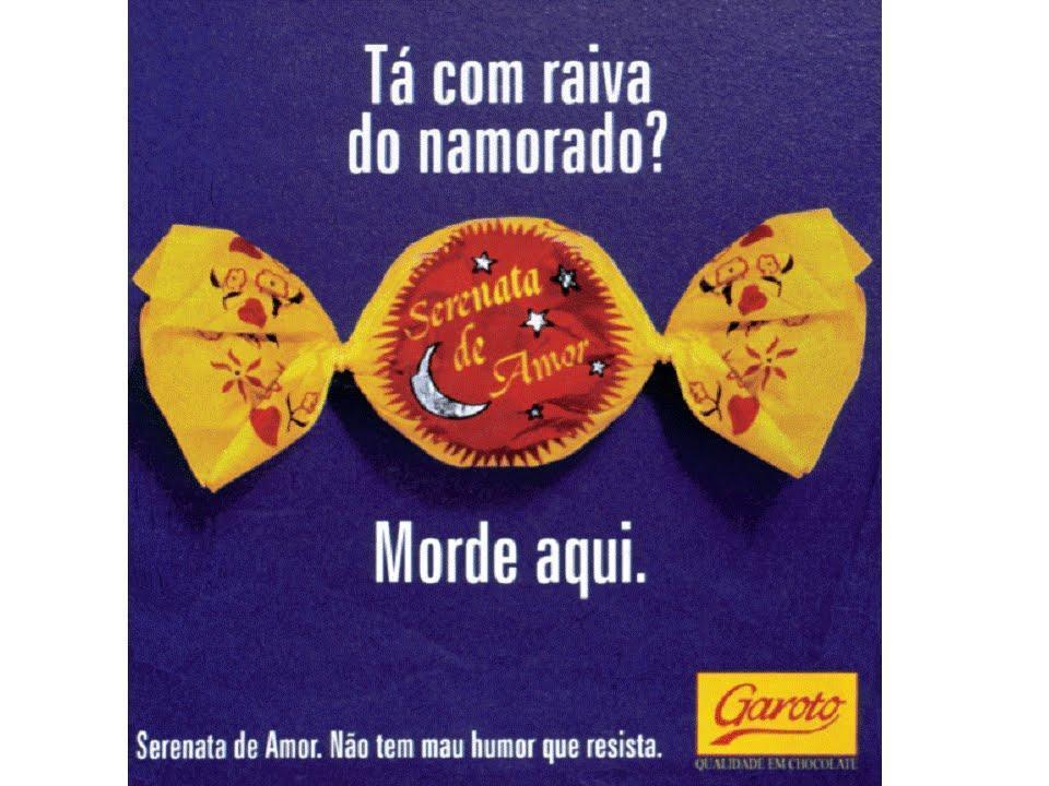 homem de dois corações." b) "... ao ler as notícias que falavam em fome no Paquistão,..." c) "Fiteio como a objetos de uma casa.