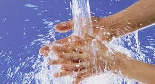 Controle de infecção Semmelweis (1818-1865) foi o primeiro a instituir como medida a lavagem das mãos para prevenir infecção, embora nada soubesse sobre microrganismos patogênicos e