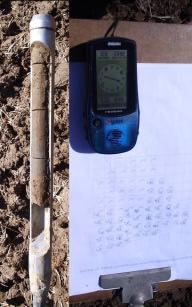 48 3.3 Determinação de atributos químicos do solo A amostragem do solo para análise química foi realizada através da coleta de cinco subamostras em cada ponto da malha (hectare), por meio de trado