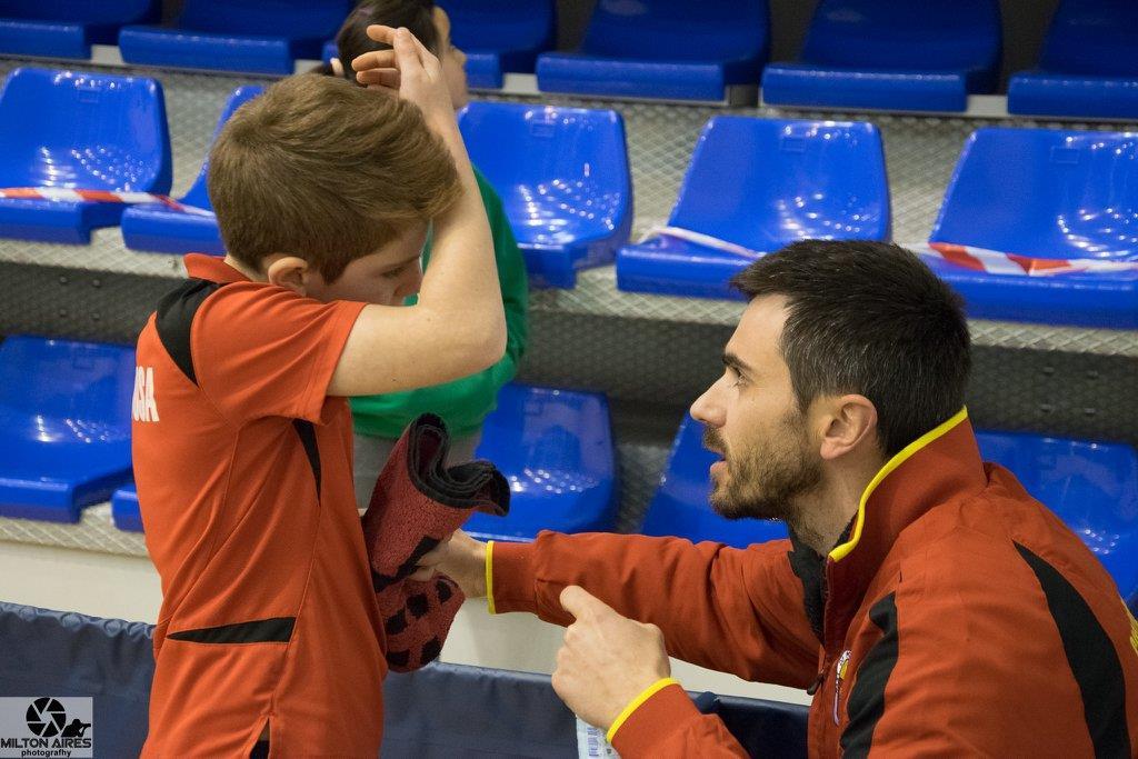 Domínio e aplicação dos Regulamentos Instruções aos jogadores O time-out poderá ser solicitado apenas uma vez no decorrer de uma partida e após a