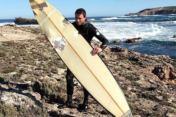 O australiano Andrew McLeod, 35, saiu ileso de um ataque de tubarão branco na manhã da última quarta-feira na costa sul da Austrália.