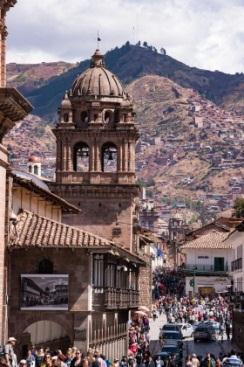 De tarde, visita da cidade imperial, exemplo vivo da mistura da cultura andina e espanhola.