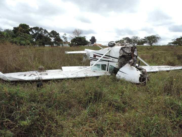 2. Histórico do voo A aeronave iniciou a decolagem da pista 36 do Aeródromo de Barra do Bugres (SWBB), com um piloto e três passageiros, a fim de realizar um voo local.