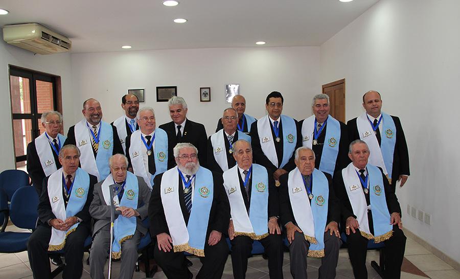 Posse na AMAFLE Novo Membro Acadêmico Foto - Odílio Pedro Em Sessão Magna de Posse, realizada no último dia 12 de dezembro, a AMAFLE Academia Maçônica Fluminense de Letras, reuniu seus Ilustres