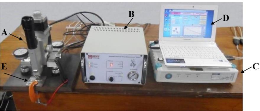 O equipamento utilizado foi o SINT MTS 3000, com Perfuração em Alta Velocidade (~400.000 RPM), conforme Fig. 6. Figura 6. Sistema MTS3000 com perfuração em alta velocidade.