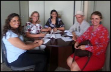 Sonja Maria Lacerda, a Diretora de Núcleo Pedagógico Roseli e profa. Salma, receberam na SRECE, o Sr. José Humberto da SEFAZ acompanhado pela Profa.