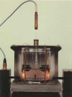 Ligantes Betuminosos Ensaios de caracterização Temperatura de amolecimento (EN1427) Método: A amostra é suspensa num banho de água ou glicerol, aumentando-se a temperatura à razão de 5º C/min.