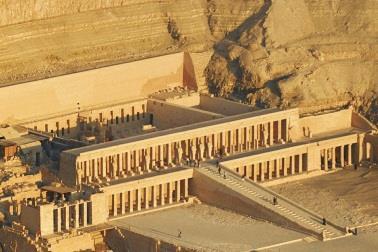 Posteriormente outros templos foram construídos no local, sendo os mais importantes o Grande Templo de Osíris, o Templo de Seti I e o Templo de Ramsés II.