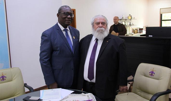 Visita de Cordialidade Ex Soberano Grande Comendador do Togo Na tarde do dia 19 de outubro de 2018, o Supremo Conselho recebeu, em sua sede, a ilustre visita do Poderoso Irmão Moïse Kwasivi Fiadjoe,