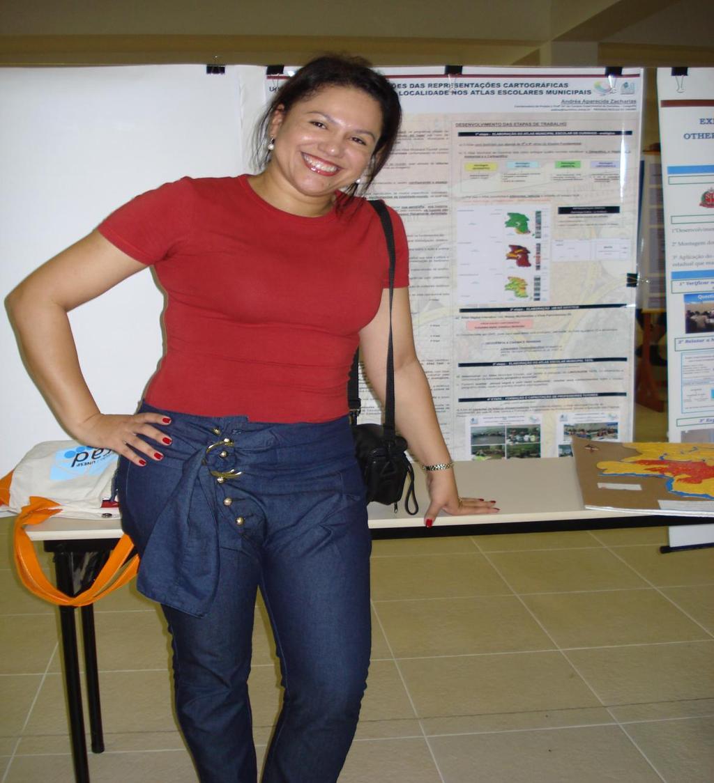 Professora Andréa Aparecida Zacharias, coordenadora do Projeto Contribuições das representações gráficas para o estudo da