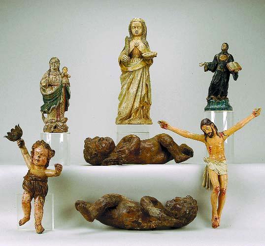 182 183 181 185 184 186 181 NOSSA SENHORA COM O MENINO, escultura em madeira com restos de policromia, indo-portuguesa, séc. XVII/XVIII, faltas e defeitos Dim. - 38 cm 1.000-1.