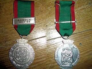 Medalha de "Campanhas e Comissões Especiais" do Exército Português Portaria nº 19 683, de 4 de Fevereiro de 1963 (Artigo 3º, nº 4º, alínea b), do Estatuto) Tendo em atenção o disposto no 2º do artigo