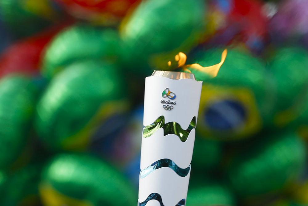 Olympic Flame ventures into the Amazon Forest this Monday Full day for the Olympic Torch Relay, with avisit to the forest, boat trip to the Encontrodas Águas and rafting The Rio 2016 Olympic