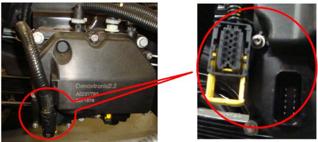 Figura 11 Conector elétrico da bomba de ARLA32 5. Certificar-se que as tubulações do sistema de injeção de ARLA 32 (fig.