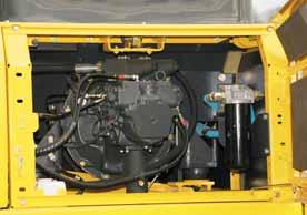 Fácil acesso ao filtro de óleo do motor e à válvula de drenagem de combustível O filtro de óleo do motor e a válvula de drenagem de