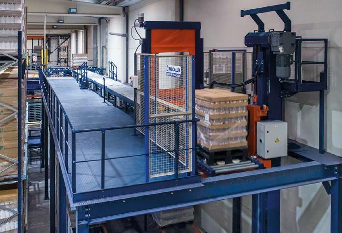 Elevador Sistema de transporte automático para deslocar verticalmente cargas paletizadas de até 1.500 kg.