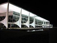 mestre Oscar Niemeyer.