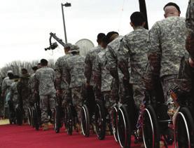 Breve Histórico* Imagem do Veteran s Day nos Estados Unidos em que desfilam soldados em cadeiras de rodas junto de soldado que andam a pé.