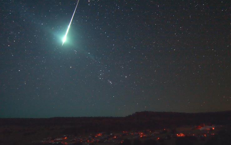 Meteoro, meteoroide e meteorito Meteoro: rastro luminoso Meteoroide: corpo que entra Meteorito: