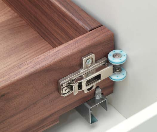 combinação com a corrediça Push permite também a abertura apertando as extremidades da gaveta -